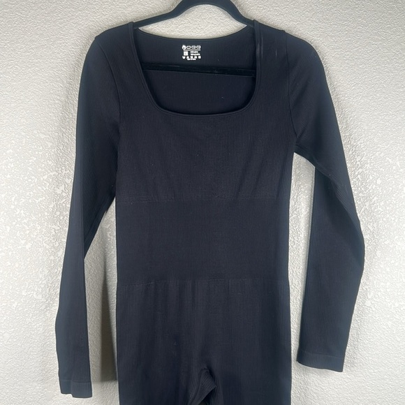 OQQ Black Ribbed Nylon Spandex Blend One Piece Square Neck Bodysuit Size Large - Picture 2 of 7